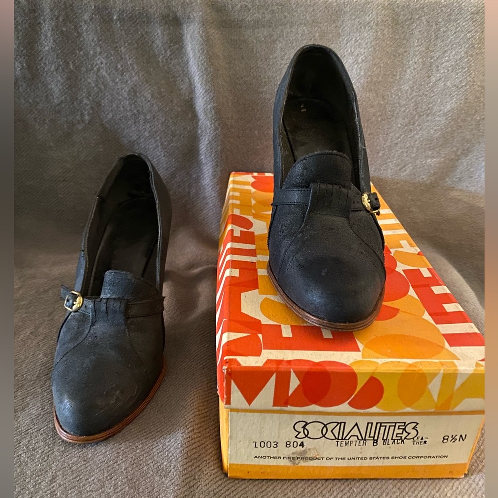 Socialites Black Leather Heels w/ Buckle Detail ** VINTAGE**